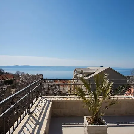Steinhaus Ane Tučepi