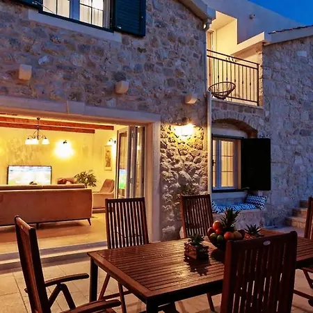 فيلة Steinhaus Ane Tučepi